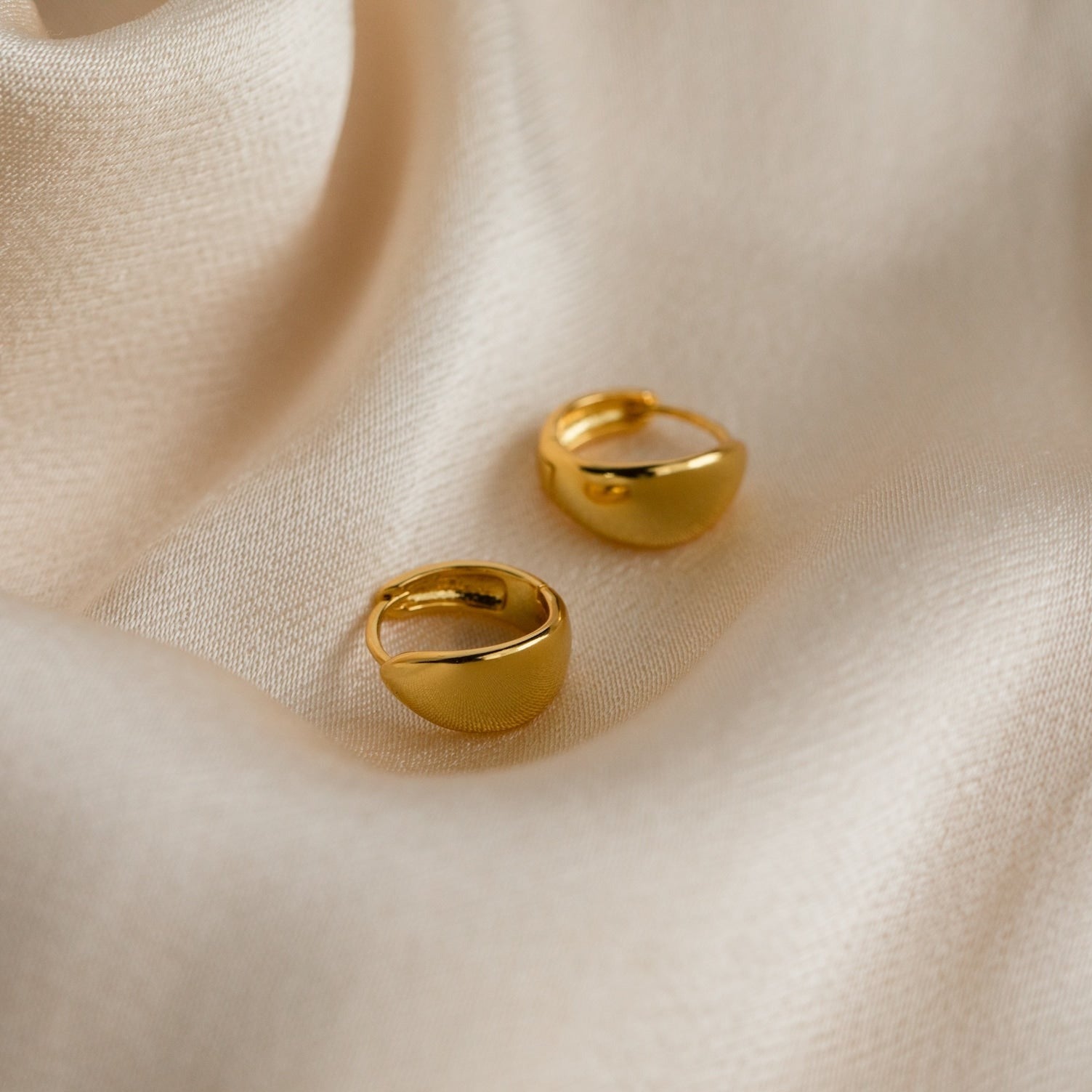 Olivia Hoops 18K Gold